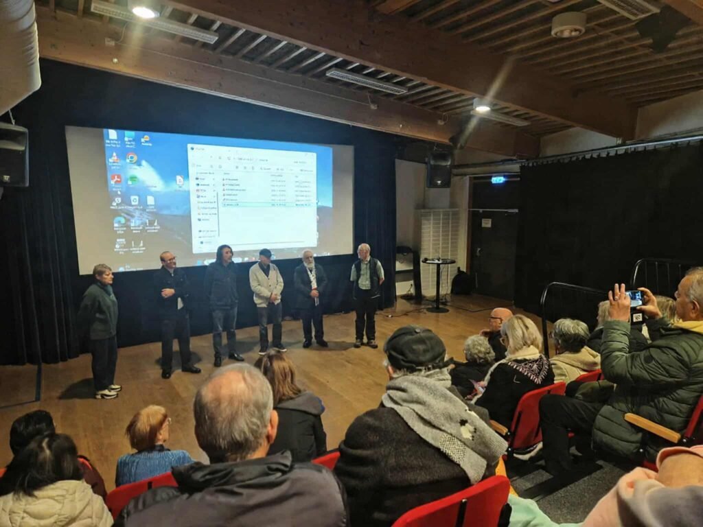 طائر الخطّاف يعرض مجموعة أفلام قصيرة في بلوستيلليت صورة عادية