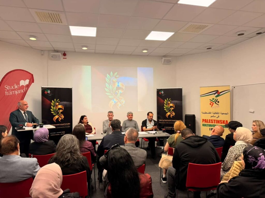 مهرجان السينما الفلسطينية بالسويد يعلن برنامج دورته الرابعة Press conference for the 4th Palestinian Film Festival in Sweden held in Helsingborg, showing organizers speaking at a panel in front of journalists and banners.